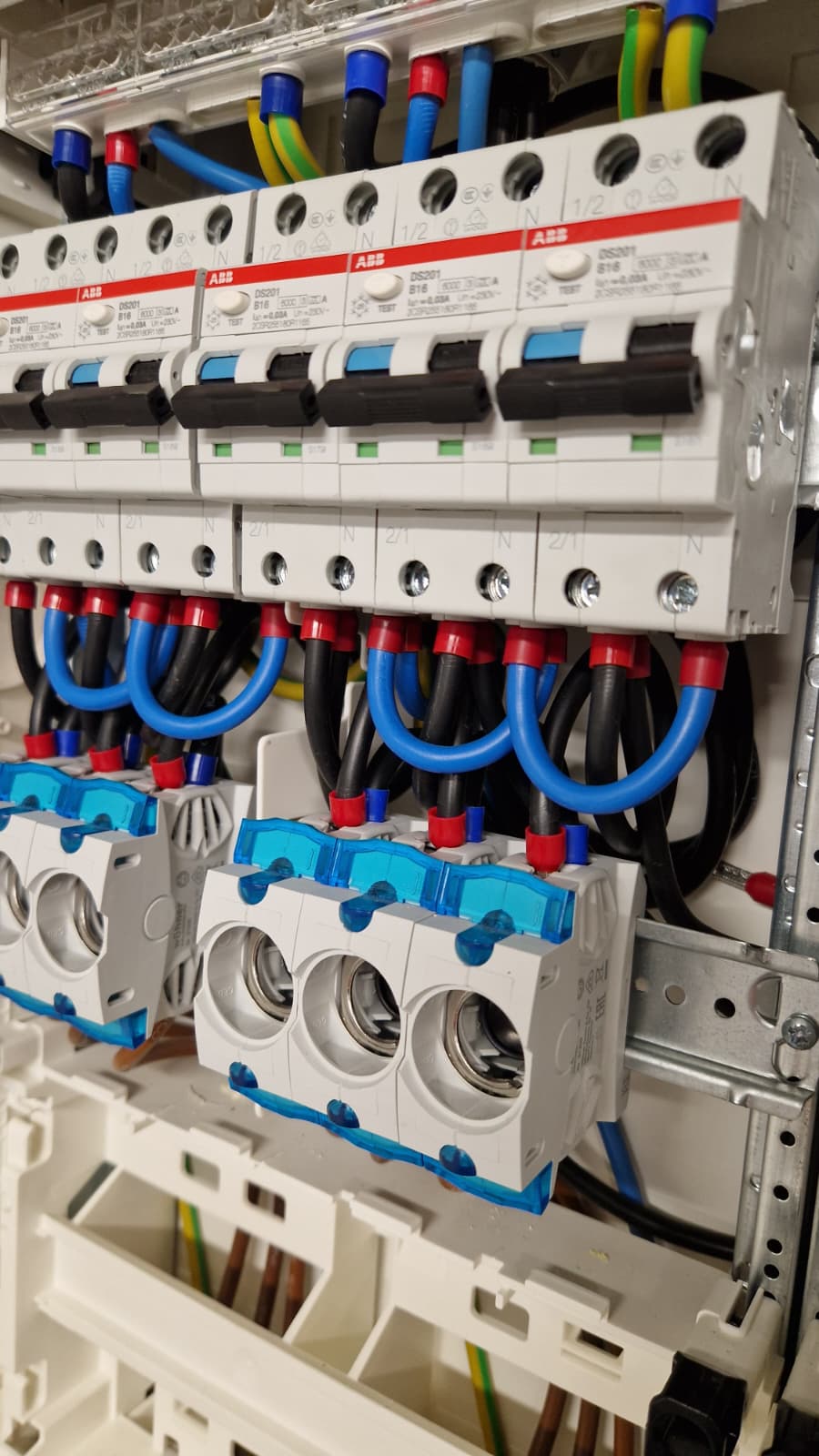 Elektrotechnische Arbeiten auf einer Baustelle